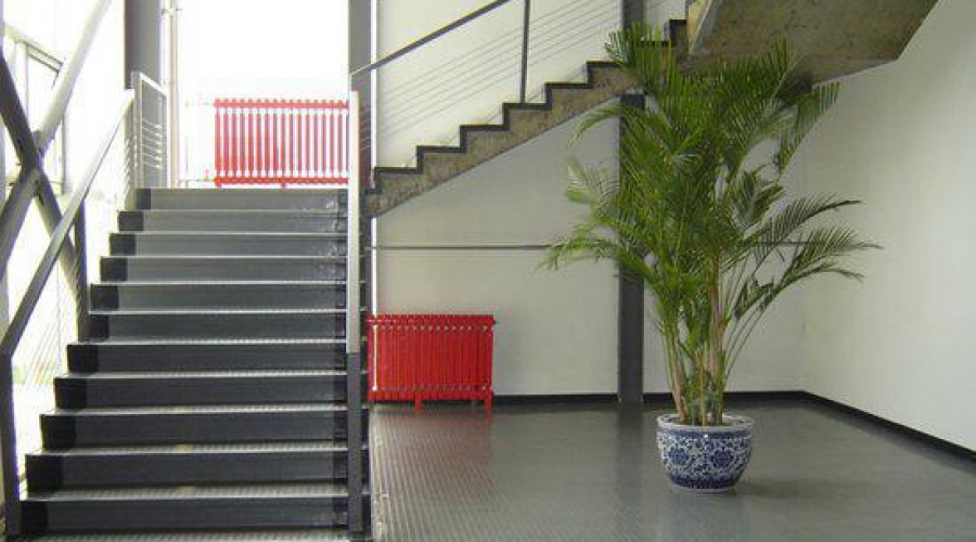 南京化工園辦公樓橡膠地面