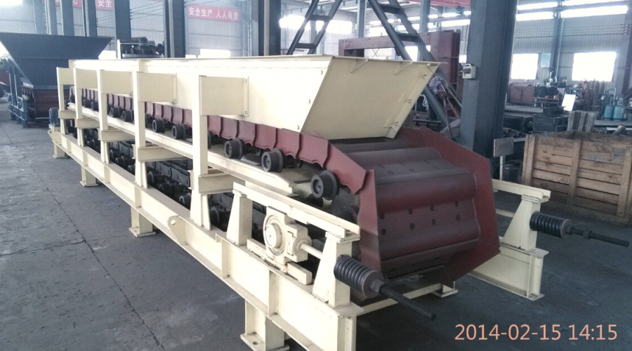 晶橋水泥廠板式給料機墊塊